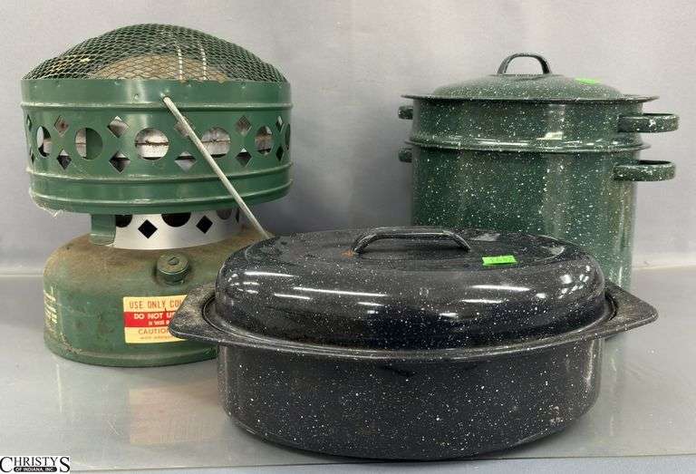 Colman Lantern, Enamelware Steamer Pot and Roaster, 11" of lantern image