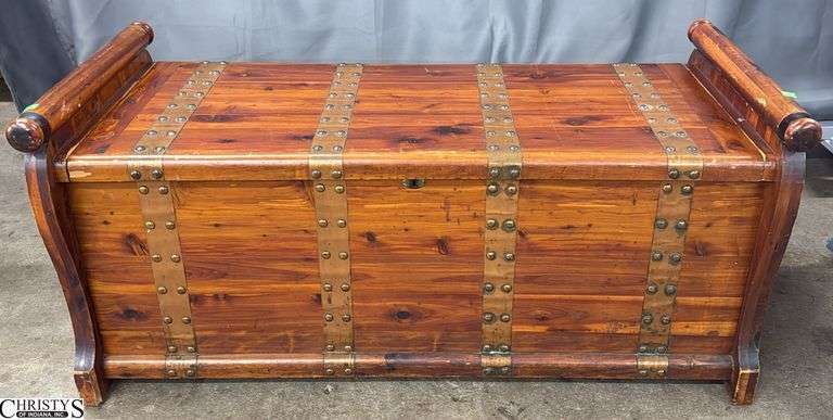 Cedar Chest Settee - 46" x 20" x 21" - one hinge needs attached image
