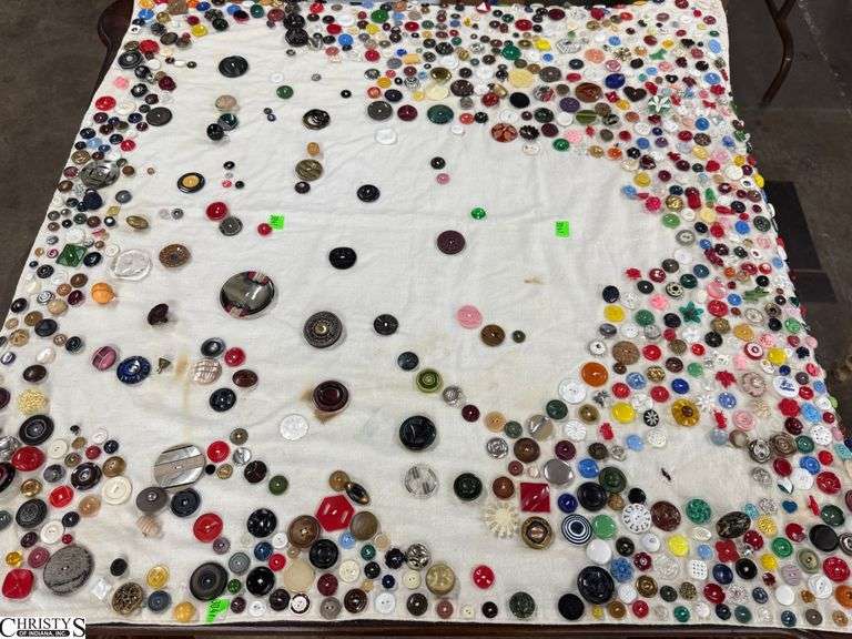Button Applique Quilt 36" x 36" image