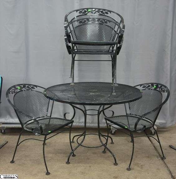 Woodard "Briarwood" Wrought Iron Patio Table and 4 Chairs - 42" x 30" of table image