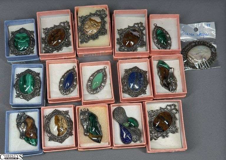 16 Stone Pendants in Silver Color Settings image