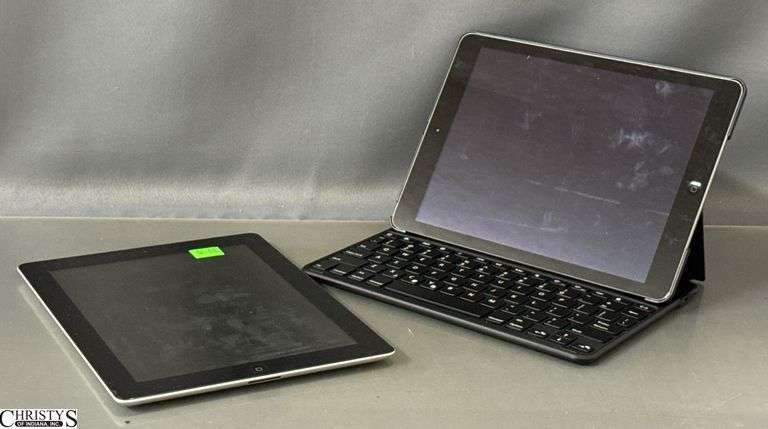 2 iPads Untested image