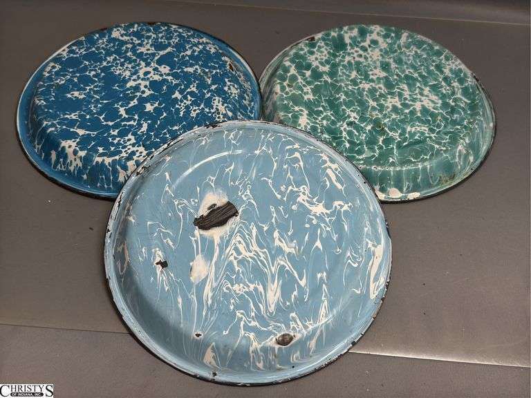 3 Swirl Enamel Pot, Bowl, 2 Pots - 2 Enamelware Plates - Some wear, chipping - 10" of plate