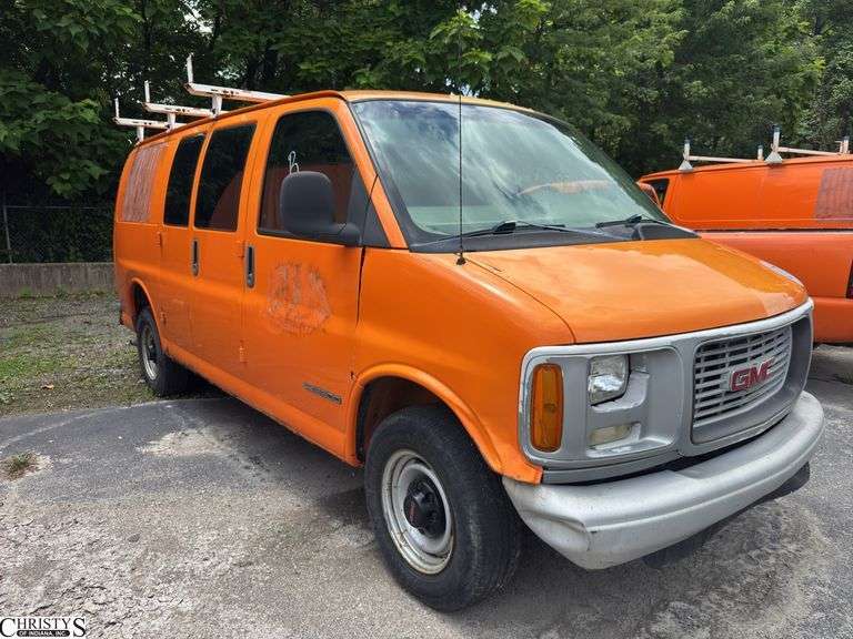 2001  GMC  Savana • Towed • Will Jump Start