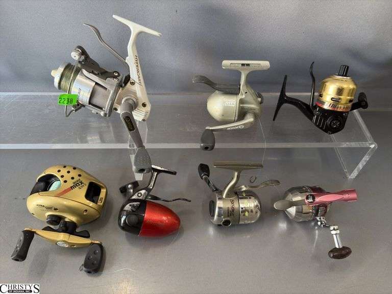 7 Fishing Reels - Zebco, Abu Garcia, Daiwa, and others image
