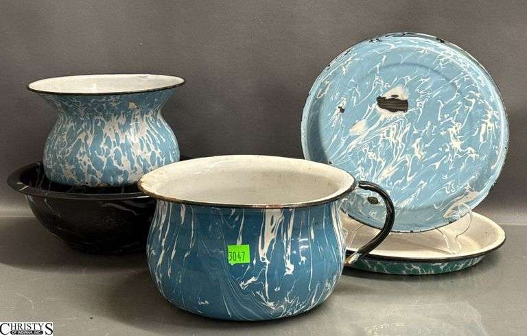 3 Swirl Enamel Pot, Bowl, 2 Pots - 2 Enamelware Plates - Some wear, chipping - 10" of plate image