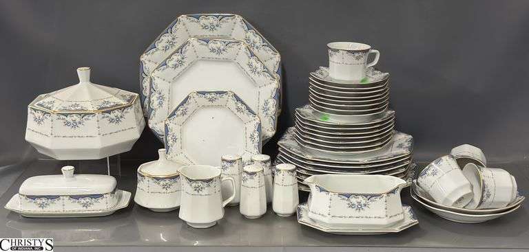 Seizan "Mood Indigo" Floral Motif China - Approx 40 pcs - 11.5" of largest piece image