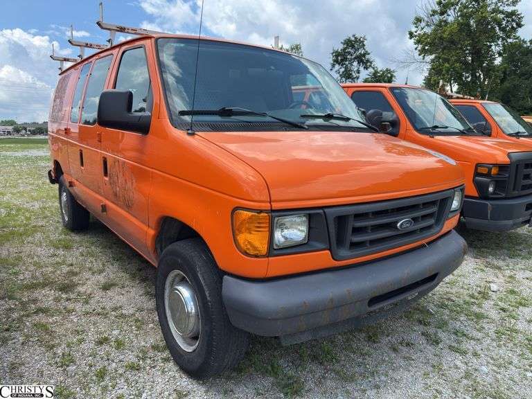 2006  FORD  E-350 • Driven