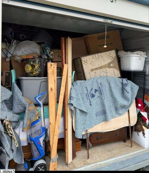 10x10 Unit. You have 48hours after auction closes to clean out the unit