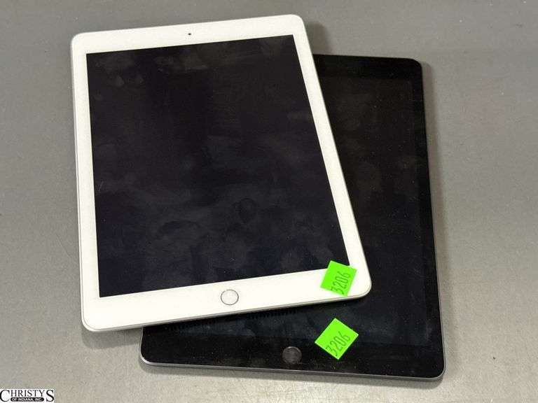 2 iPads Untested image