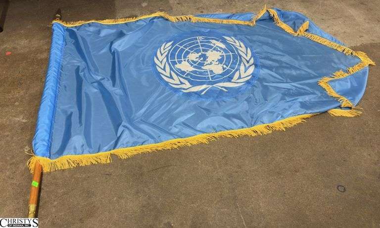 United Nations Ceremonial Flag, Pole Screws Together
