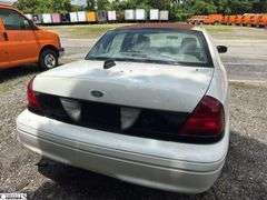 2008  FORD  Crown Victoria • NO KEYS • Doors Locked • Towed