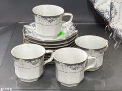 Seizan "Mood Indigo" Floral Motif China - Approx 40 pcs - 11.5" of largest piece