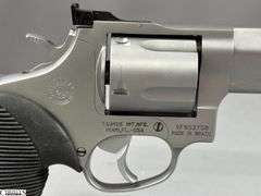 Taurus Tracker Revolver cal. .45 acp. SN: VF953758 in Box