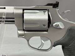 Taurus Tracker Revolver cal. .45 acp. SN: VF953758 in Box