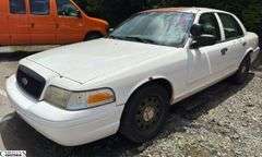 2008  FORD  Crown Victoria • NO KEYS • Doors Locked • Towed