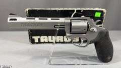 Taurus Tracker Revolver cal. .45 acp. SN: VF953758 in Box