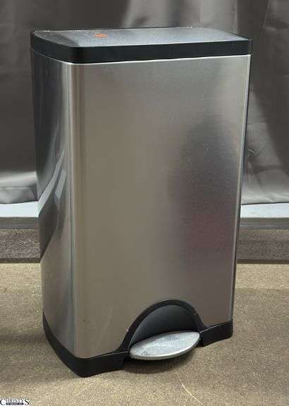 Simple Human Foot Pedal Trash Can 16x10x26 image