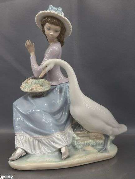 Lladro "Goose Trying To Eat" Figure 9.5" image
