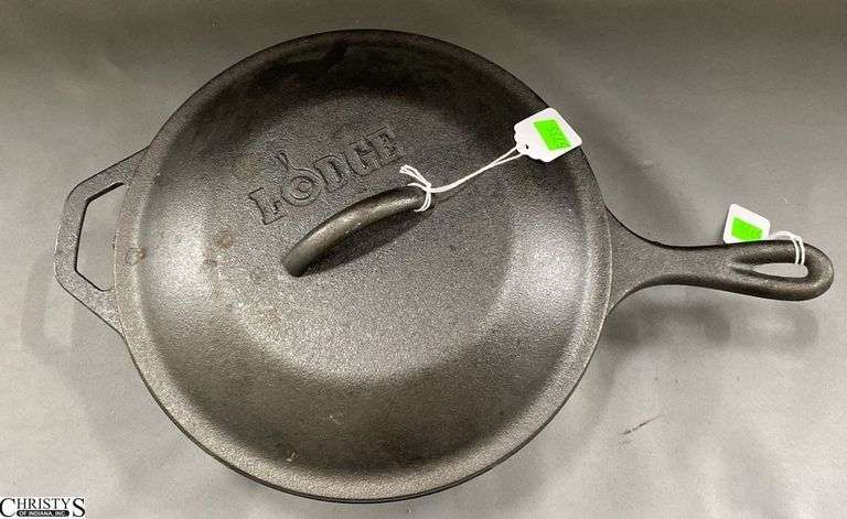 Lodge Cast Iron 10.25" Skillet With Lid image