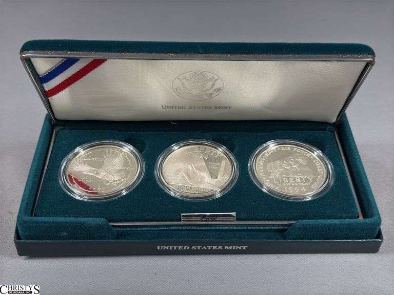 1994 U.S. Veterans Commemorative Silver Dollars Three-Coin Set in Box (box has some damage) image