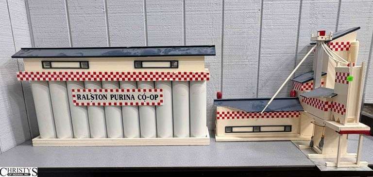 Handmade Large Ralston Purina Plant, Some Wear, Overall Height 18", Clearance Under Building 5.25" For Trains to Pass image