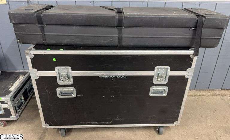 Pair of AV Road Cases Lower Rolling 54x30x39 image