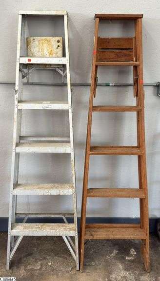 2pcs Aluminum and Wooden 6ft Step Ladders image