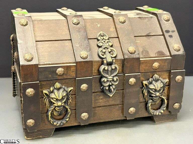 Treasure Chest Cocktail Set - 9.5" x 7" of chest image