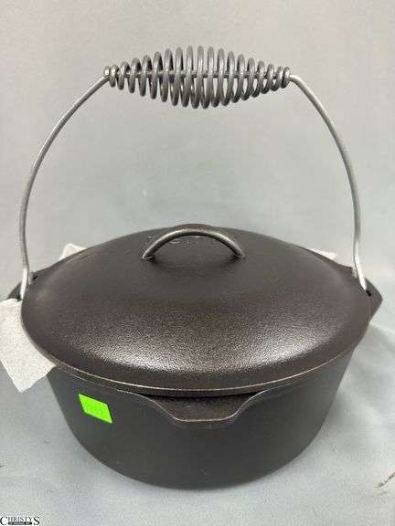 Lodge Dutch Oven 10.25" image
