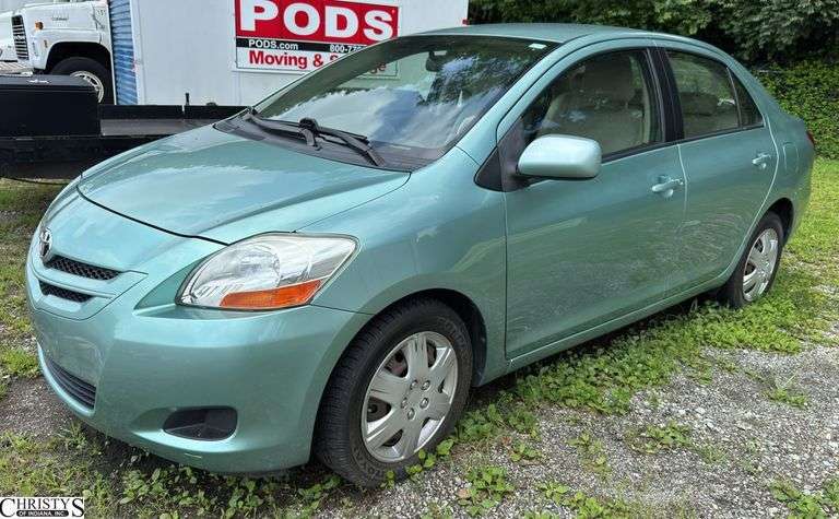 2007  TOYOTA  Yaris Has a Dead Battery image