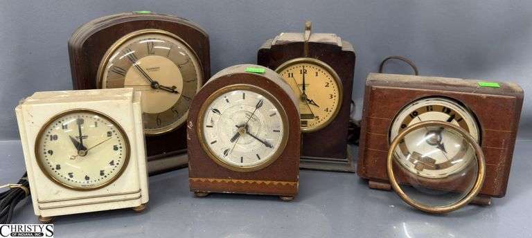 5 Vintage Desk/Mantle Clocks - 8" of tallest image