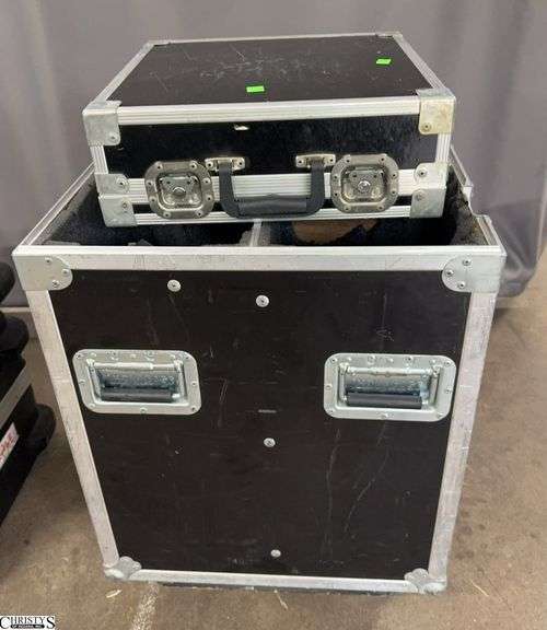 2 Av Road Cases One Missing Top Largest 22x22x31 image