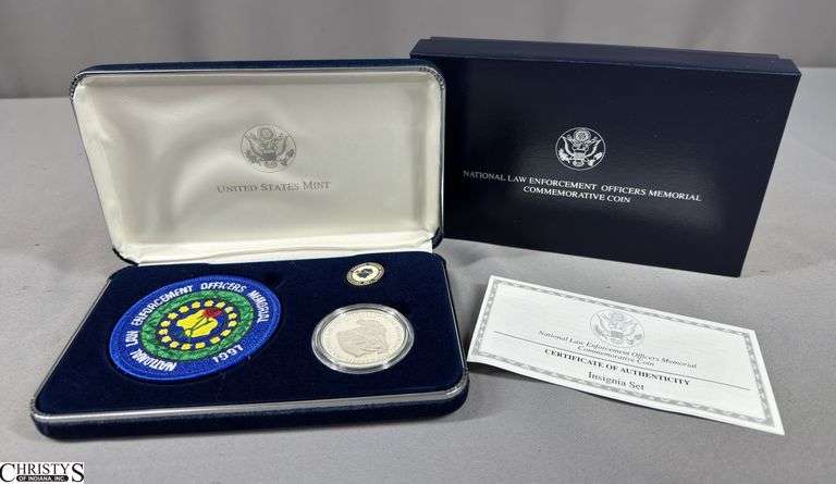 National Law Enforcement Officers Memorial Commemorative Coin Insignia Set in Box image