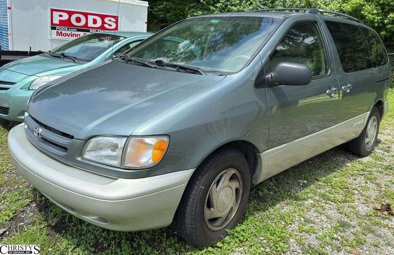 1998  TOYOTA  Sienna Has a Dead Battery image