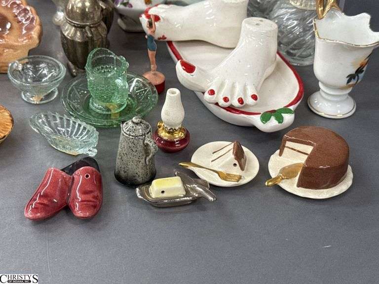 Salt and Peppers, Hands, Feet, Clear, Brass Color, Tourist, Hamburgers, Cake and Pies