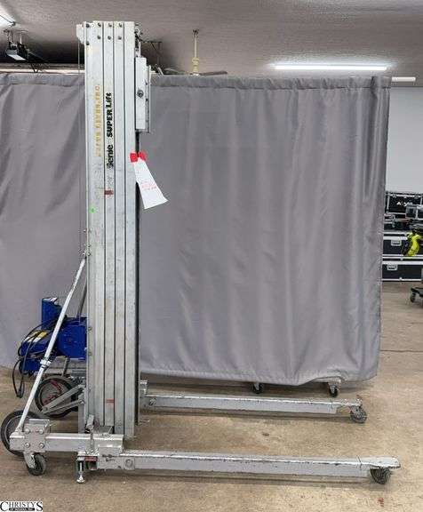Genie Super Lift 650lbs Lift 89" Tall As it Sits image