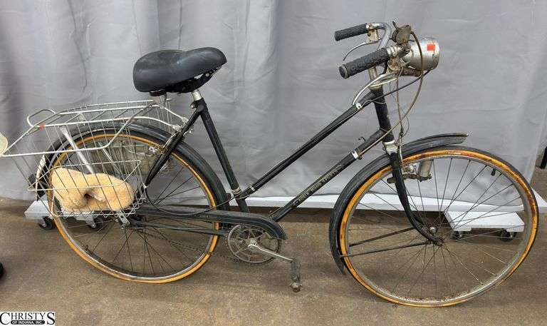 Robin Hood Sports Bicycle With Schwinn Seat image