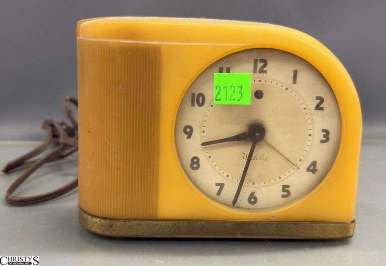 Westclox Moonbeam Model S5-7 Clock - 6.5" x 5", shows wear to case and cord image