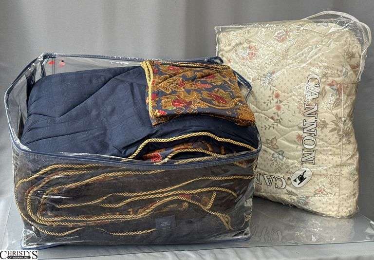 2 Queen Comforters Floral, and Navy image