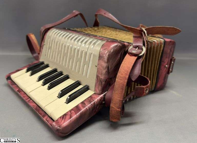 Hohner Mignoni Accordion Wear to the Strap image