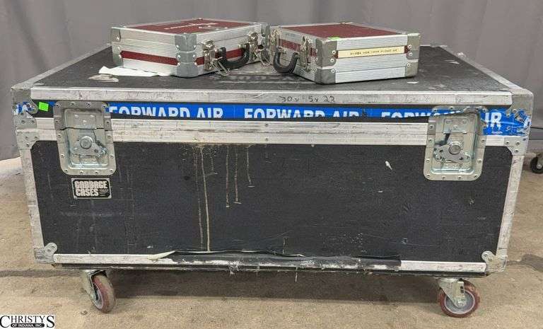 Pair of AV Road Cases Largest 45x30x23 image