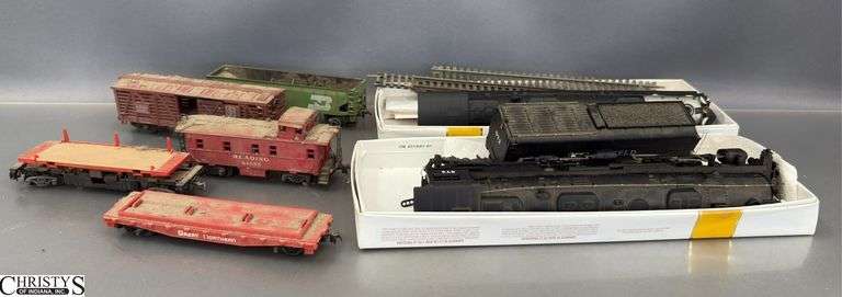 Rivarossi Model Train Engines, Various Cars - 8pcs - 10" of largest image