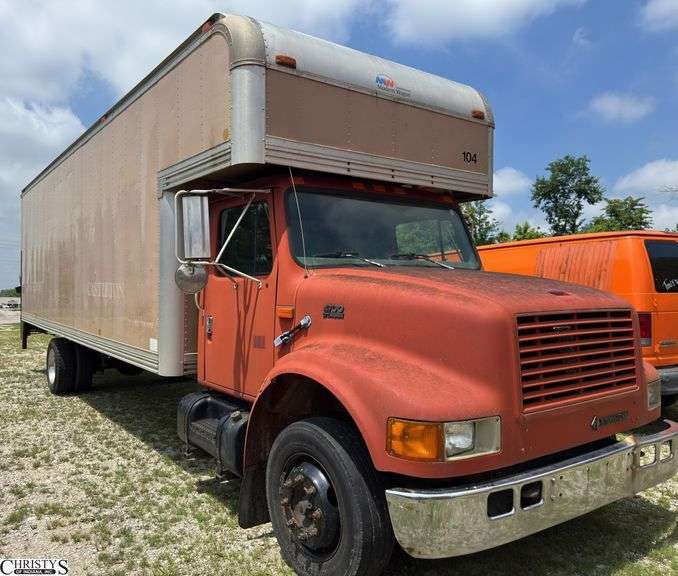 1999  INTERNATIONAL  4700 24' Box • Lift Gate Operating • Driven Here