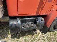 1999  INTERNATIONAL  4700 24' Box • Lift Gate Operating • Driven Here