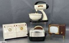 Vintage MCM Style Salt and Peppers