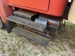 1999  INTERNATIONAL  4700 24' Box • Lift Gate Operating • Driven Here