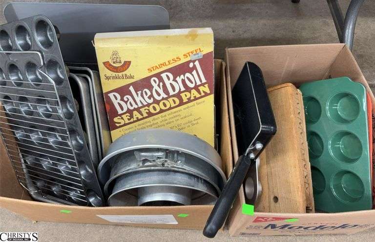 Baking Pans, Muffin, Cakes and More image