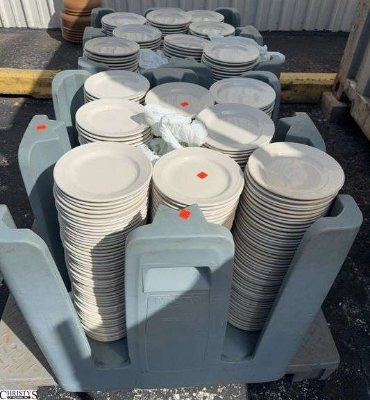 Pallet of 7" Plates and Holders image