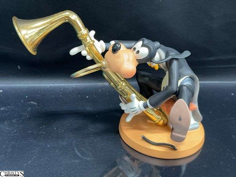 Walt Disney Classics Collection Goofy's Grace Notes Sculpture from Symphony Hour in Box with Certificate of Authenticity.  One of Goofy's ears is broken off however the ear is included. image